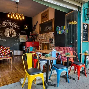 https://cheers-midtown-hostel.istanbul-turkeyhotels.com